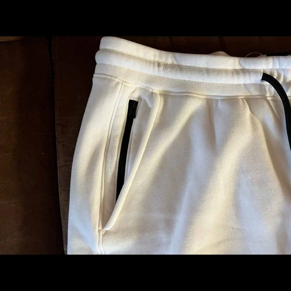 SOLD!!! HOLLISTER 7” JOGGER SHORTS XL - Picture 3 of 10